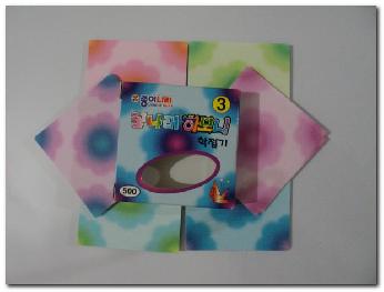 Papel de origami 5x5 com folhas coloridas de face simples com 10 cores diferentes  caixinha com 200 folhas. 